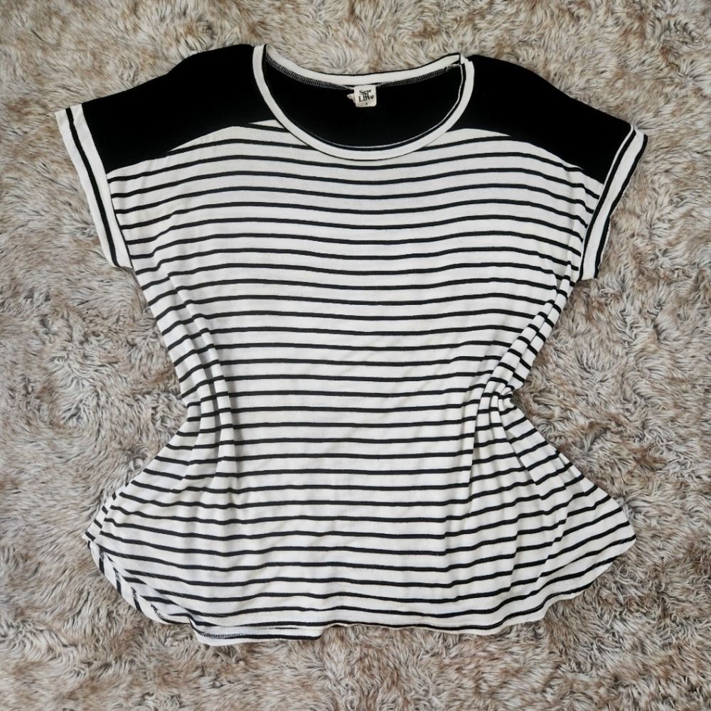 Sew in Love Black and White Striped Shirt Sleeve T-shirt Women's Size Small